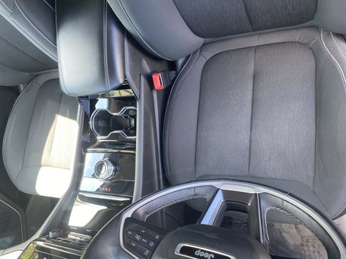 Used 2022 Jeep Grand Cherokee L Laredo w/ Luxury Tech Group I image 15