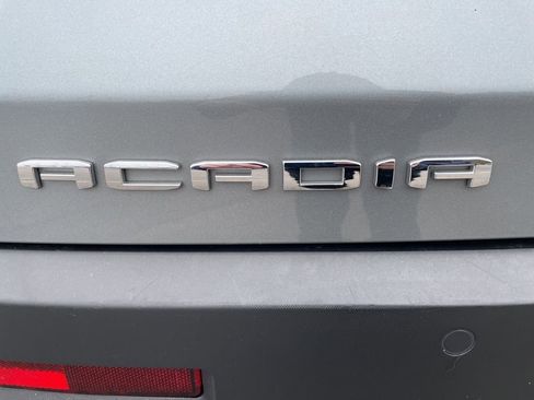 Used 2023 GMC Acadia SLE image 7