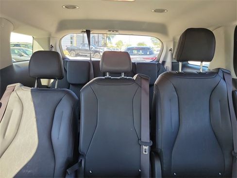 Certified 2024 Kia Carnival LX image 9