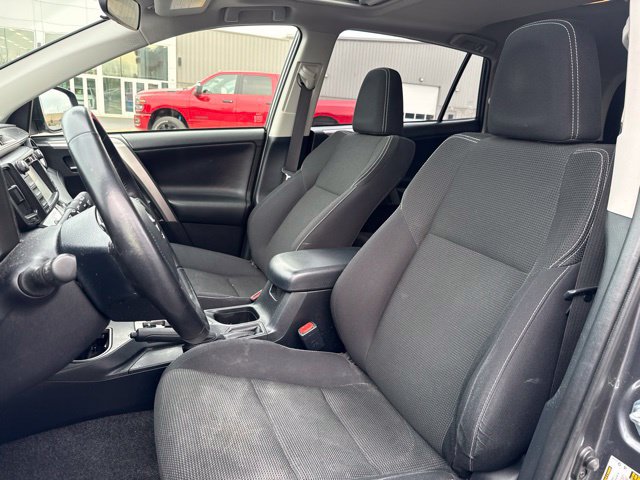 Used 2018 Toyota RAV4 XLE AWD/4WD image 14