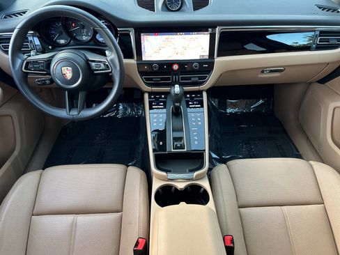 Used 2025 Porsche Macan image 6