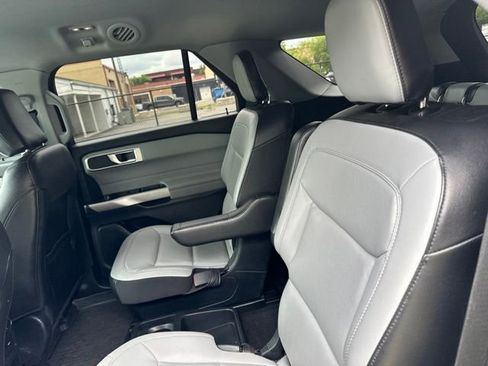 Used 2021 Ford Explorer XLT w/ Equipment Group 202A AWD/4WD image 15