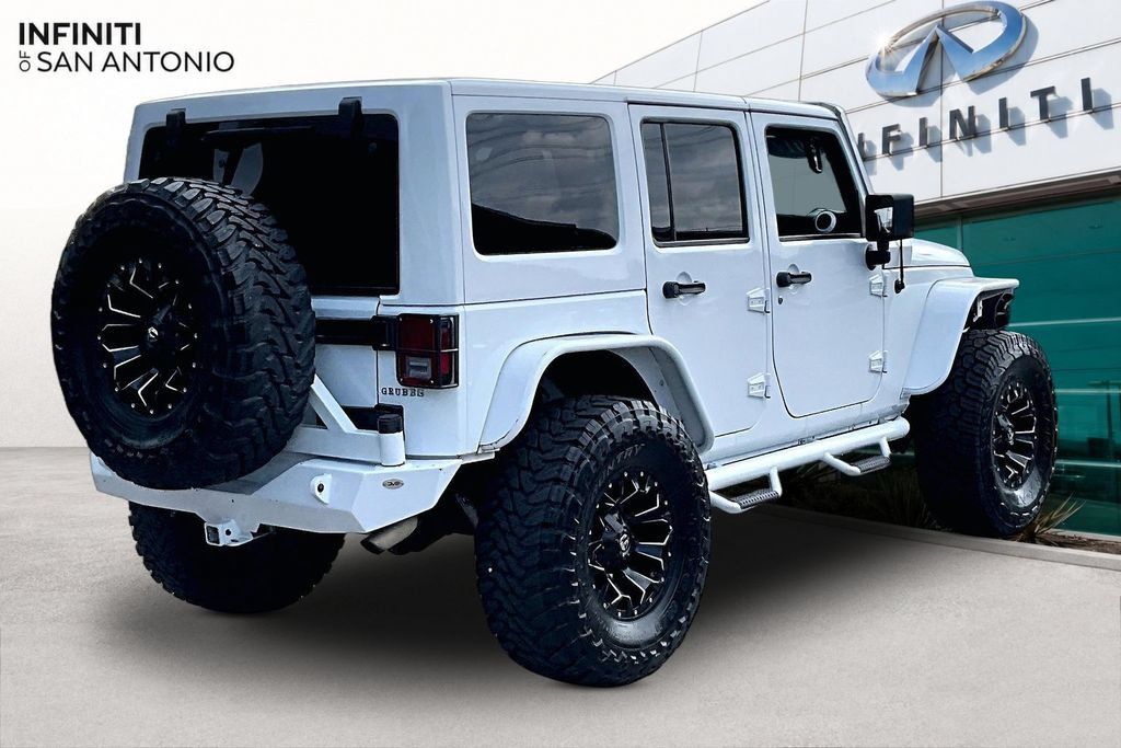 Used 2017 Jeep Wrangler Unlimited Sahara w/ Max Tow Package AWD/4WD image 2