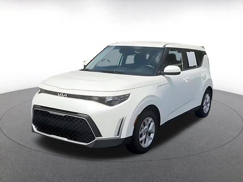 Used 2025 Kia Soul LX w/ LX Technology Package FWD image 7