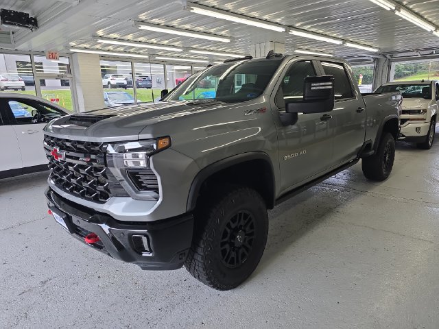 Certified 2025 Chevrolet Silverado 2500 ZR2 AWD/4WD image 2