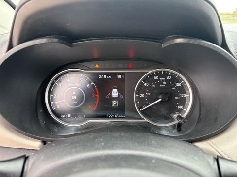 Used 2021 Nissan Versa SV image 11