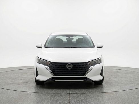 Used 2025 Nissan Sentra SV FWD image 2