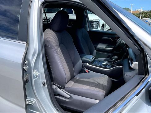 Used 2023 Toyota Highlander L FWD image 13