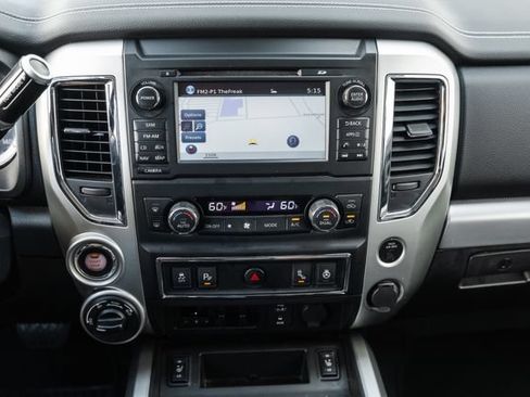 Used 2018 Nissan Titan PRO-4X w/ Pro-4x Convenience Package AWD/4WD image 15