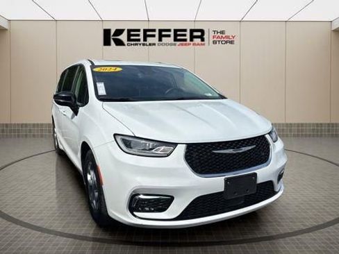 Used 2024 Chrysler Pacifica Limited FWD image 9