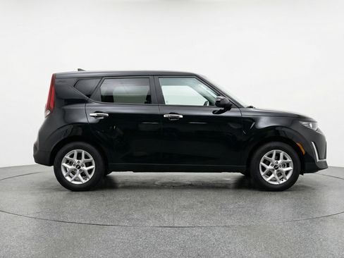 Used 2025 Kia Soul LX w/ LX Technology Package image 11