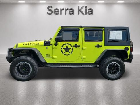 Used 2016 Jeep Wrangler Unlimited Sahara w/ Connectivity Group AWD/4WD image 2