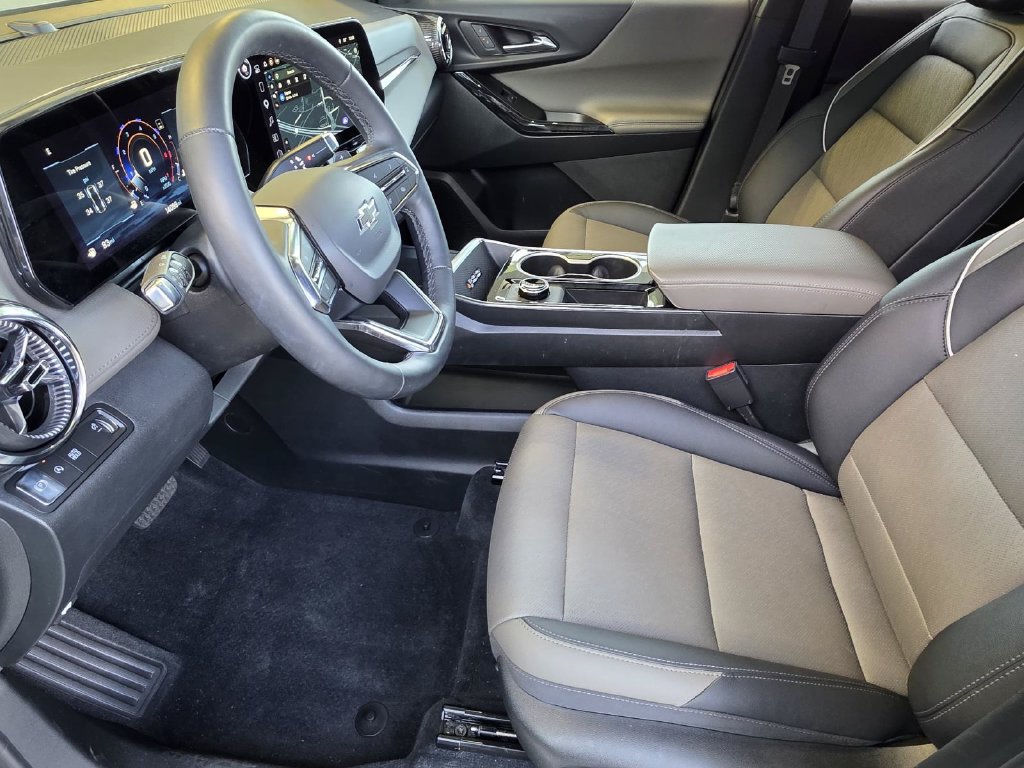 Used 2026 Chevrolet Equinox LT w/ Convenience Package II FWD image 8