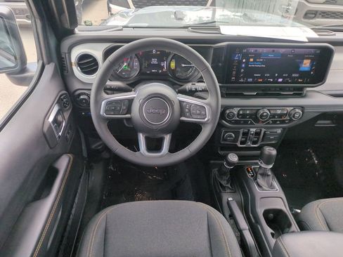Used 2025 Jeep Wrangler Unlimited Sahara w/ Safety Group AWD/4WD image 17