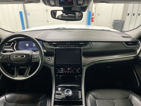 Used 2022 Jeep Grand Cherokee L Limited AWD/4WD image 10