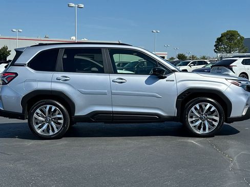 Used 2025 Subaru Forester Touring AWD/4WD image 6