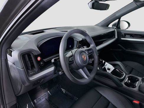 New 2025 Porsche Cayenne image 4