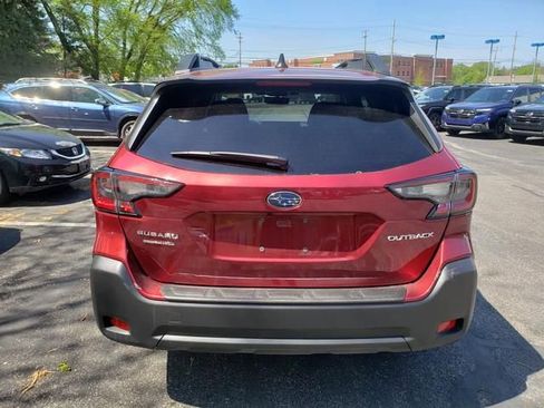 Used 2024 Subaru Outback Premium AWD/4WD image 4