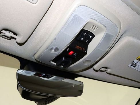 Used 2015 Volvo XC70 T6 w/ Proximity Package image 23