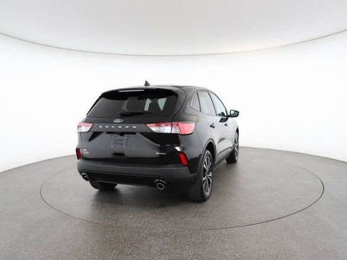 Used 2022 Ford Escape SE w/ SE Sport Appearance Package image 16
