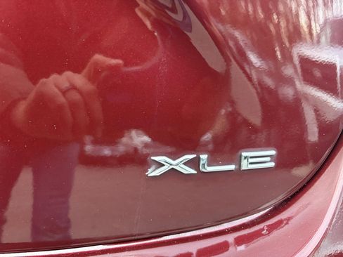 Used 2014 Toyota Avalon XLE image 11