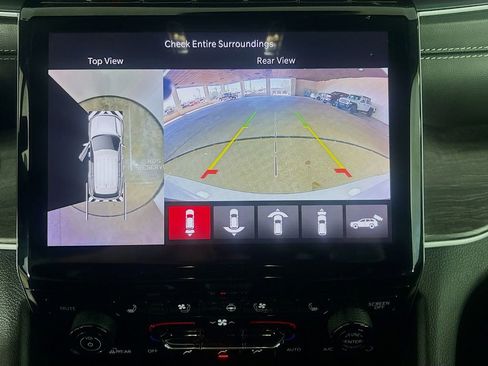 Used 2024 Jeep Grand Cherokee L Limited w/ Luxury Tech Group II image 17