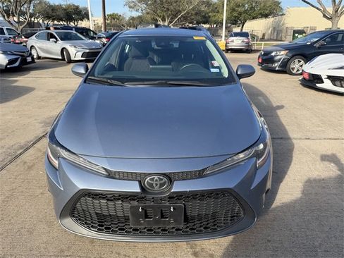 Used 2021 Toyota Corolla LE image 2