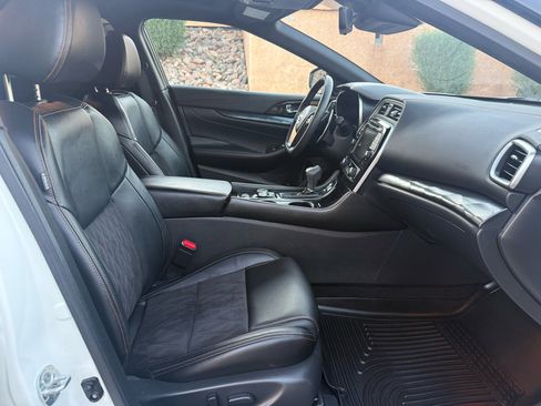 Used 2023 Nissan Maxima SR w/ Sport Mat Group image 18