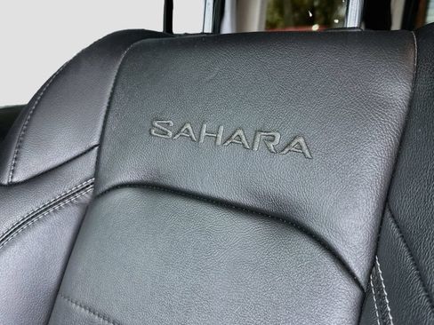 Used 2022 Jeep Wrangler Unlimited Sahara AWD/4WD image 18