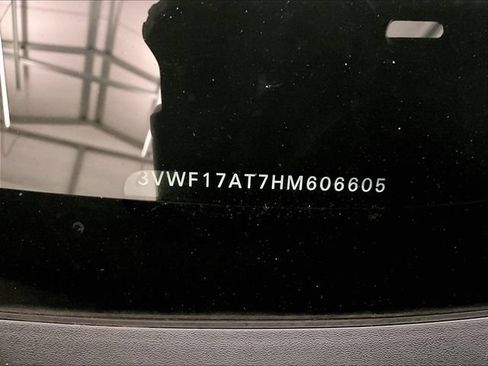 Used 2017 Volkswagen Beetle 1.8T S FWD image 32
