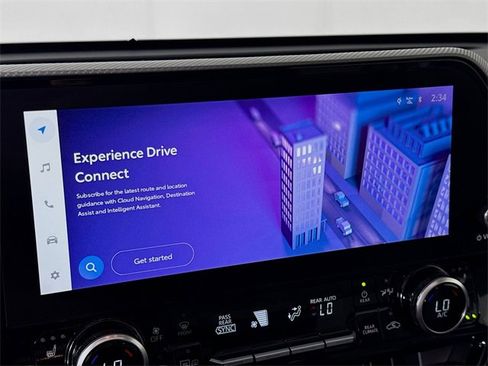 Used 2023 Toyota Highlander L image 11