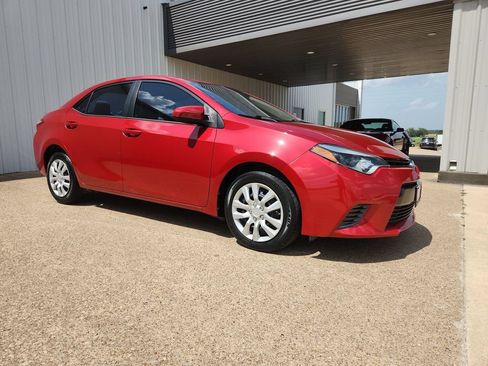 Used 2016 Toyota Corolla LE FWD image 2