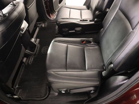 Used 2018 Toyota Highlander XLE image 11