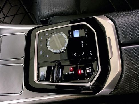 Used 2023 BMW 760i xDrive image 16