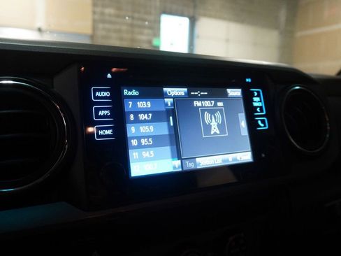 Used 2016 Toyota Tacoma TRD Sport image 7