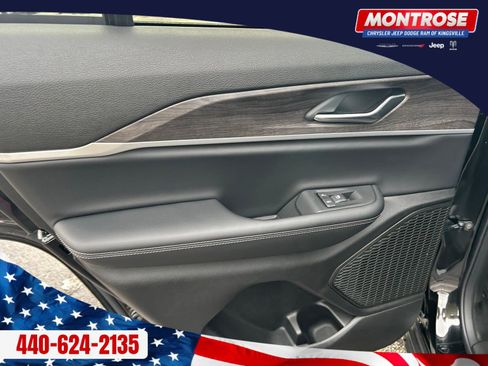 New 2025 Jeep Grand Cherokee Limited w/ Black Appearance Package image 21