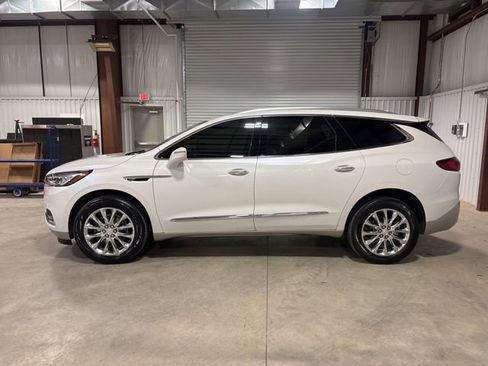 Used 2020 Buick Enclave Premium w/ Sun and Sites Package image 5
