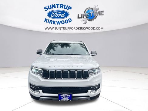 Used 2023 Jeep Wagoneer L Series II AWD/4WD image 10