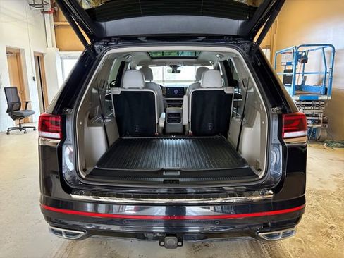Used 2024 Volkswagen Atlas SEL Premium R-Line image 27