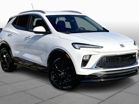 Used 2024 Buick Encore GX Sport Touring image 3