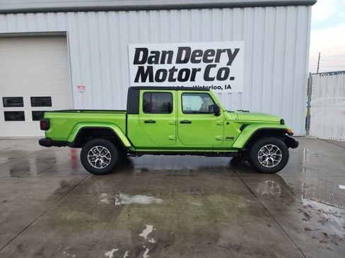 New 2026 Jeep Gladiator Sport AWD/4WD image 11