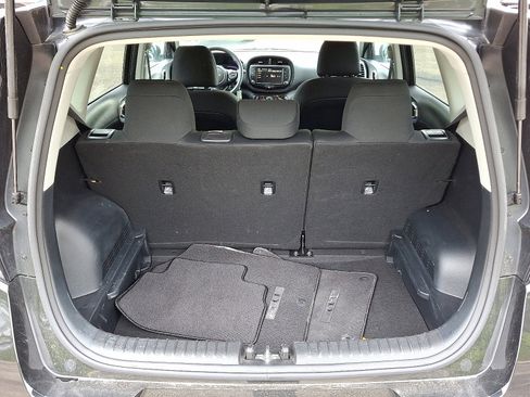 Used 2025 Kia Soul LX FWD image 28