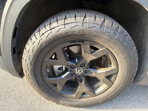 Used 2025 Volkswagen Atlas Peak Edition SE AWD/4WD image 11
