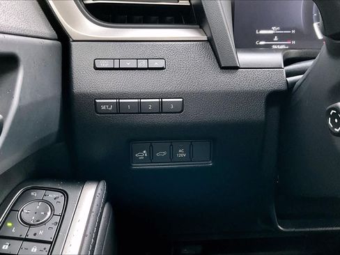 Used 2025 Lexus GX 550 w/ Accessory Package (2T) AWD/4WD image 32