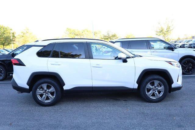 Used 2025 Toyota RAV4 XLE AWD/4WD image 5