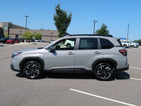 Used 2026 Subaru Forester Premium AWD/4WD image 5
