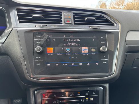 Used 2022 Volkswagen Tiguan SE image 26