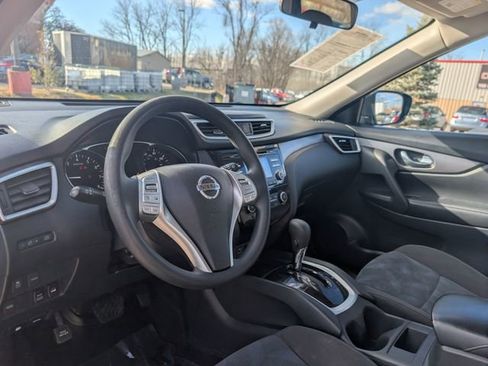 Used 2016 Nissan Rogue S image 8