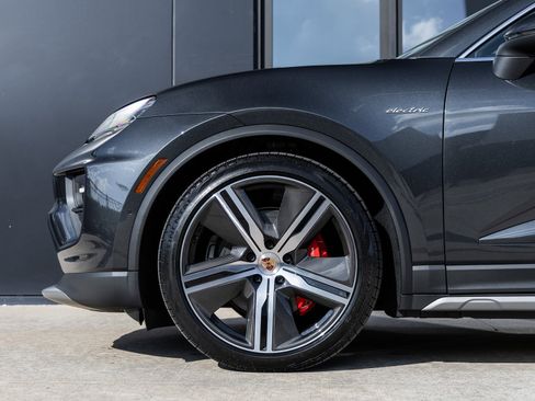 New 2025 Porsche Macan 4S Electric image 13