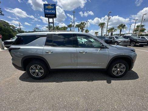 Used 2025 Chevrolet Traverse LT FWD image 17